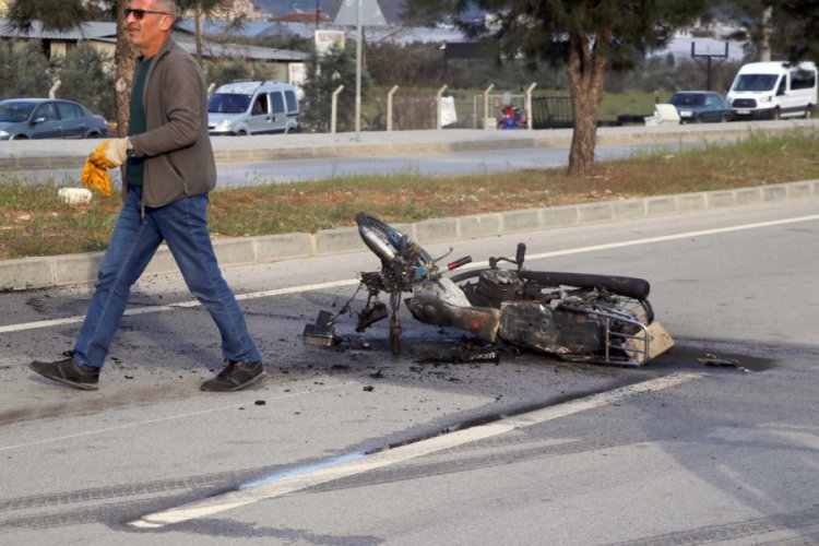 Hafif ticari aracın &ccedil;arptığı motosikletin s&uuml;r&uuml;c&uuml;s&uuml; &ouml;ld&uuml;