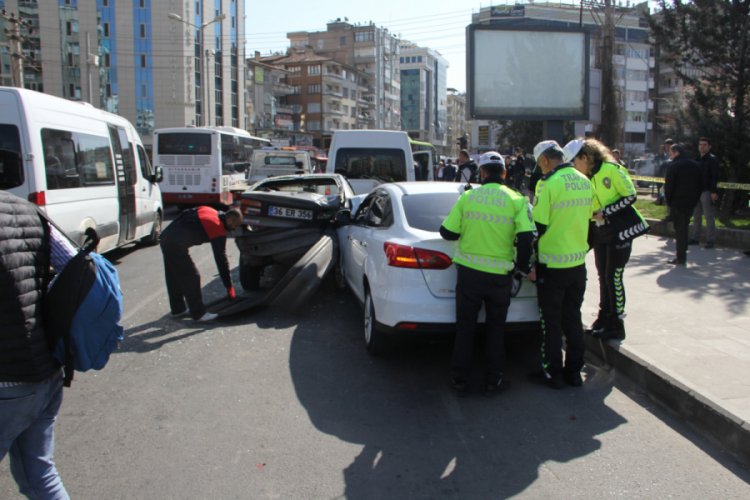4 aracın karıştığı zincirleme kaza: 10 yaralı
