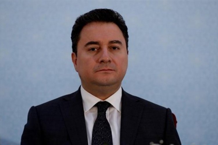 Babacan, partisinin kuruluş dilek&ccedil;esini İ&ccedil;işleri Bakanlığı'na&nbsp;teslim etti