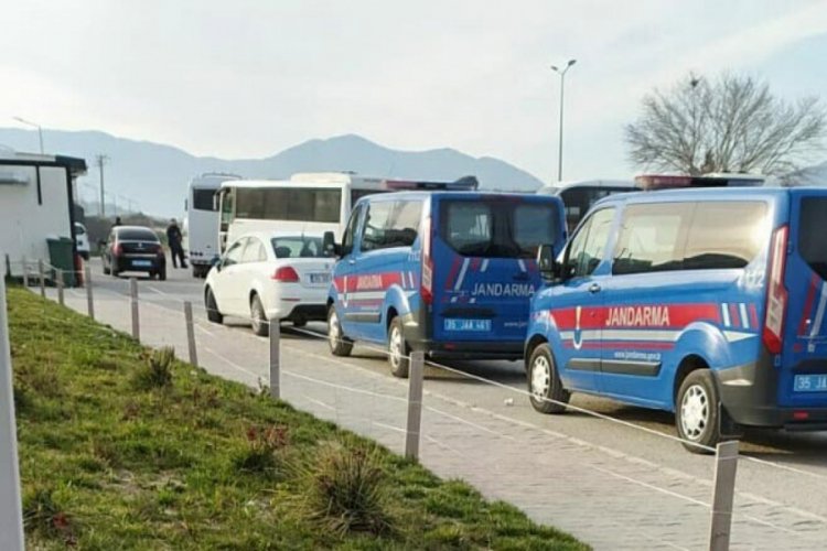 Eski eşini 2 saat boyunca bı&ccedil;akla rehin aldı