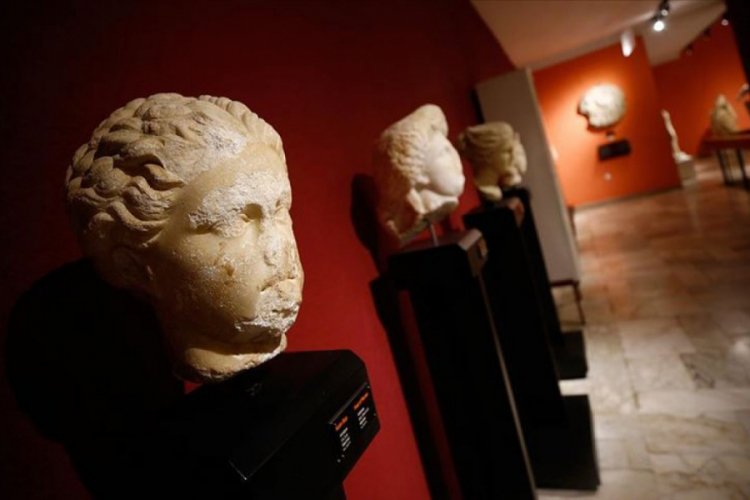 Antalya M&uuml;zesi'nde 48 yıldır sergilenen portre heykelin Sappho olduğu belirlendi