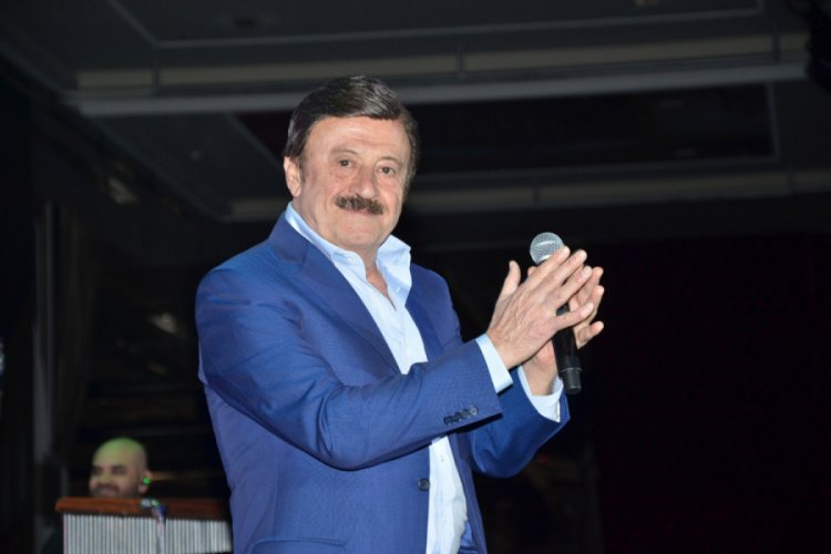 Selami Şahin Kadınlar G&uuml;n&uuml;n&uuml; sahneden kutladı
