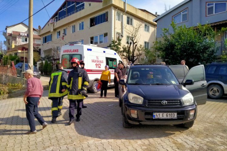 İndiği otomobilin altında kaldı