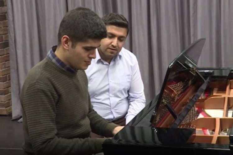 Buğra &Ccedil;ankır T&uuml;rkiye'nin ilk otizmli akademisyen adayı oldu