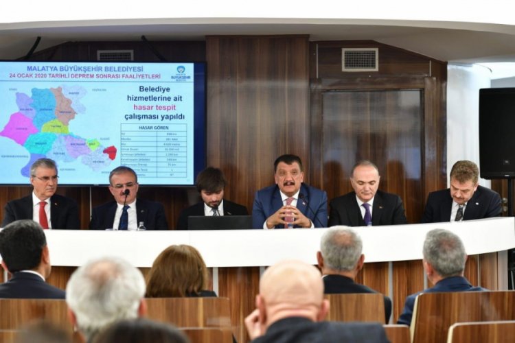 17 bini aşkın depremzedeye sıcak &ccedil;orba, yemek, &ccedil;ay ve su ikramı yapıldı