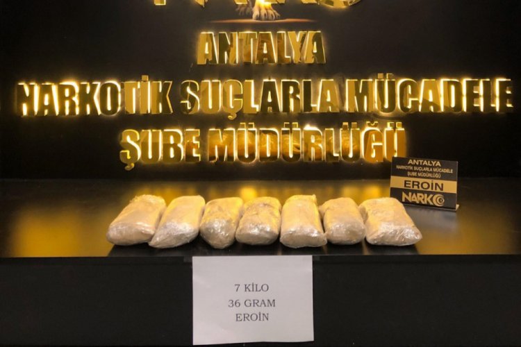 7 kilo uyuşturucu ile yakalandılar