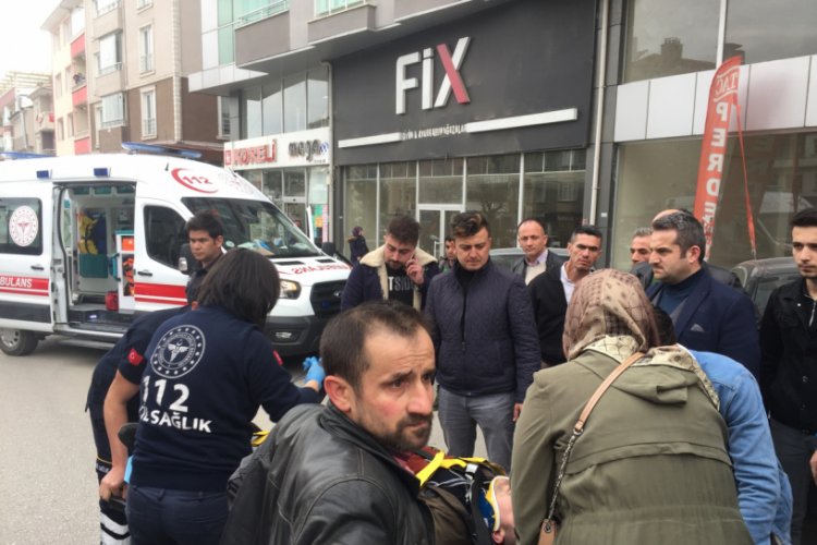 Motosiklet yayaya &ccedil;arptı