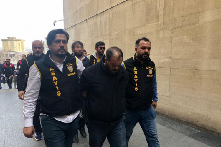 Bursa'da &ouml;ld&uuml;rd&uuml;kleri adamı ormana g&ouml;men 3 katil zanlısı tutuklandı