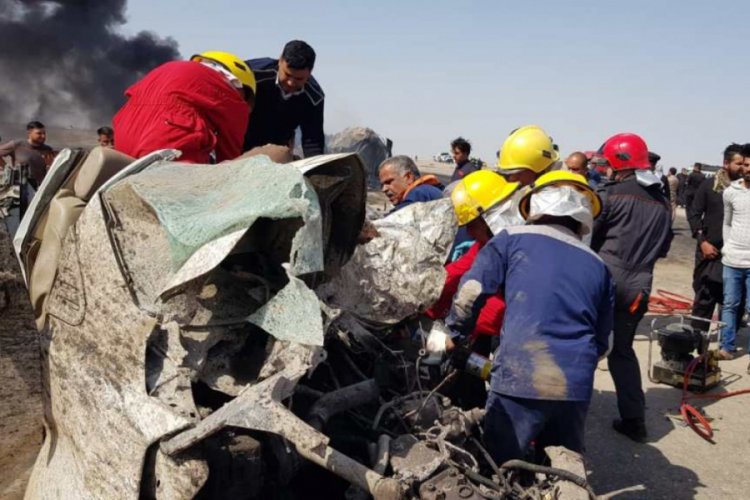 İki yakıt tankı yolcu otob&uuml;s&uuml; ile &ccedil;arpıştı: &Ccedil;ok sayıda &ouml;l&uuml; var