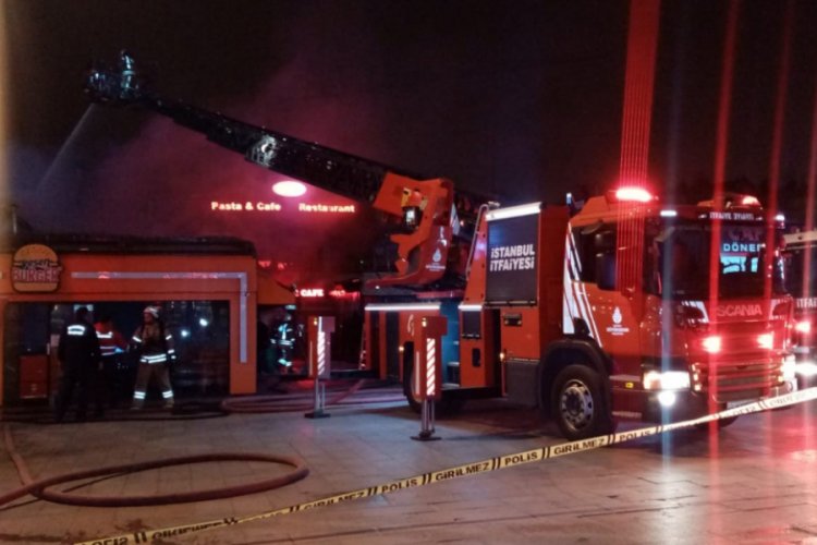 Kafede &ccedil;ıkan yangın paniğe sebep oldu