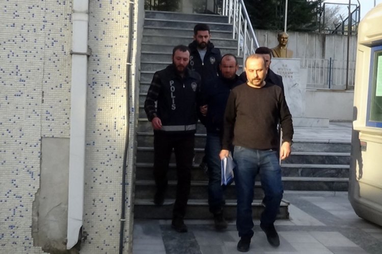 Eşiyle ilişkisi olduğunu d&uuml;ş&uuml;nd&uuml;ğ&uuml; şahsa kurşun yağdırdı