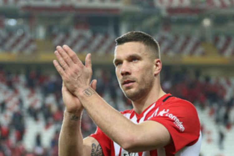 Podolski'den 5 ma&ccedil;ta, 5 puanlık katkı