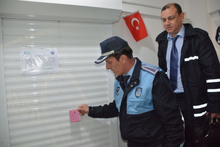 Rahatsızlık verecek şekilde broş&uuml;r dağıtan 2 iş yeri kapatıldı