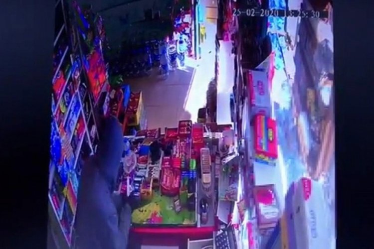 Uyuşturucu etkisinde olan şahsın bı&ccedil;akla market soydu