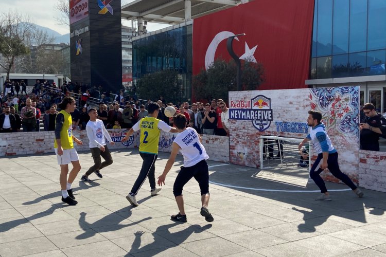 Red Bull Neymar Jr's Five'da Bursa şampiyonu Kuştepe takımı oldu