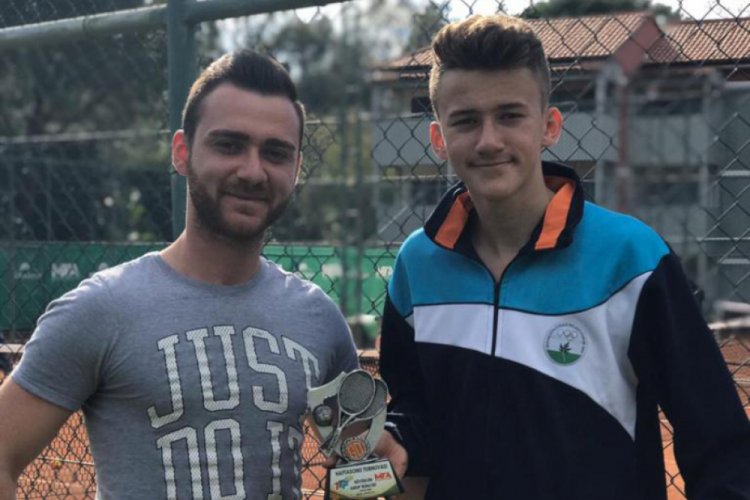 Bursalı milli sporcu Emir Vatansever'den g&uuml;m&uuml;ş madalya