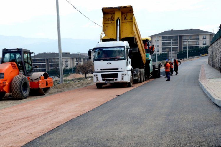 Bursa'da cadde ve sokaklar asfaltlanarak yenileniyor