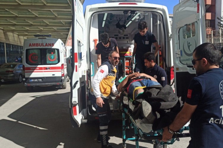 Kontrolden &ccedil;ıkan pikap park halindeki otomobile &ccedil;arptı