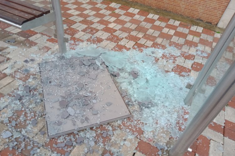 Bursa Mustafakemalpaşa'daki durağı bu hale getirdiler