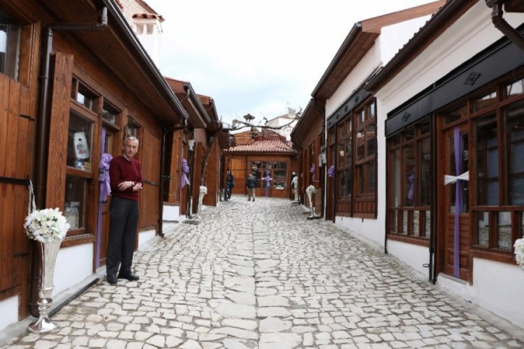 Tarihi d&uuml;kkanlar restore edildi