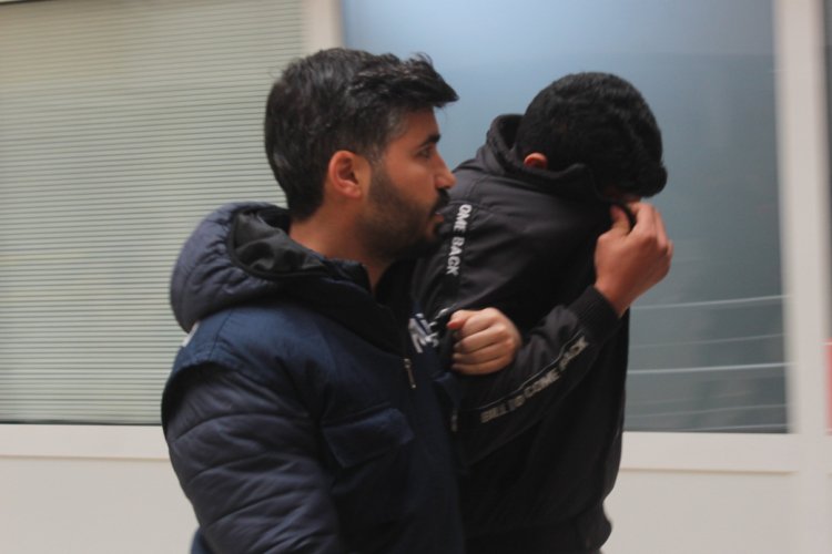 &Ccedil;aldıkları motosikletle hırsızlık yaptılar
