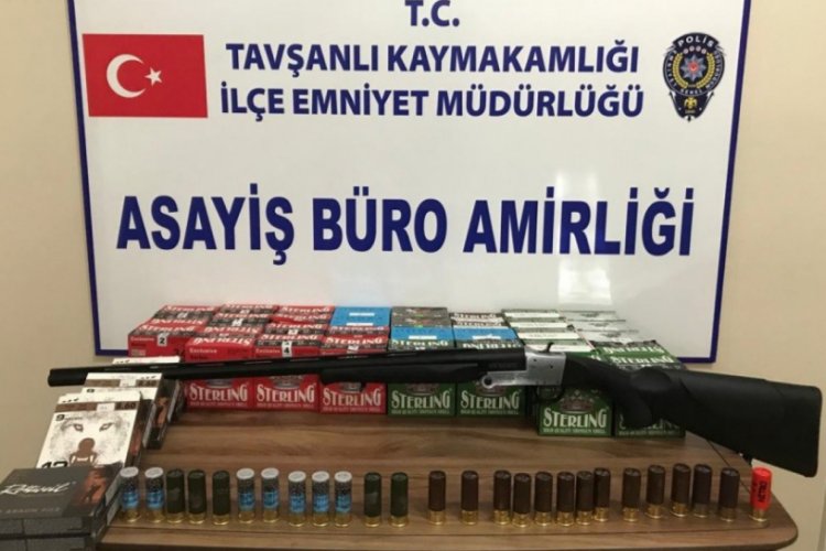 8 ayrı adreste ka&ccedil;ak silah ele ge&ccedil;irdi