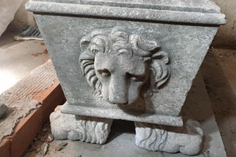 Roma d&ouml;nemine ait bin 500 yıllık sunak ele ge&ccedil;irildi