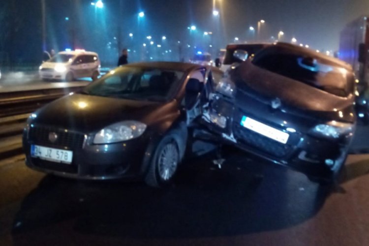 Polisten ka&ccedil;an ş&uuml;pheliler kaza yaptı: 2 yaralı
