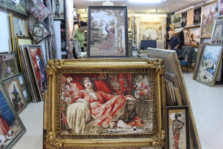 Bursa'da ipliklerden 3 boyutlu resim yapıyor