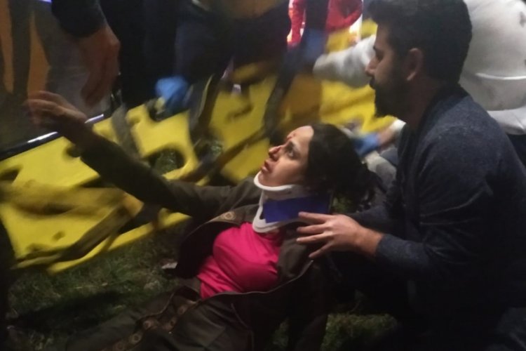 Otomobil ile hafif ticari ara&ccedil; &ccedil;arpıştı: 7 yaralı