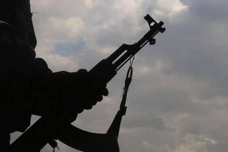 PKK'lı kadın ter&ouml;rist ikna edilerek teslim oldu