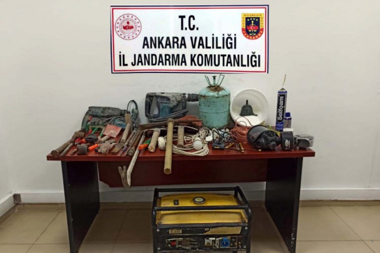 Patlayıcı madde ile define kazısına 2 g&ouml;zaltı
