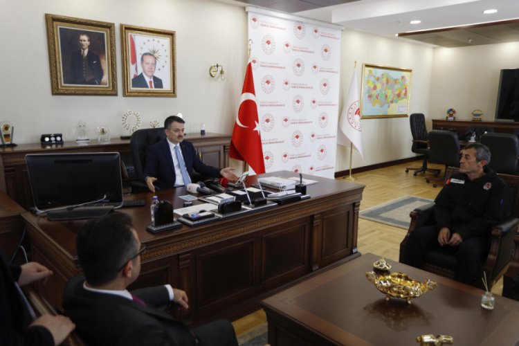 Bakan Pakdemirli: Antarktika'da elde edilen bilgiler akmaya başladı