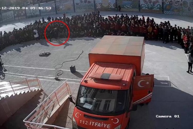 &Ouml;ğrencinin y&uuml;z&uuml;ne tekme atmakla su&ccedil;lanan m&uuml;d&uuml;r: Ayağımı yere vurdum
