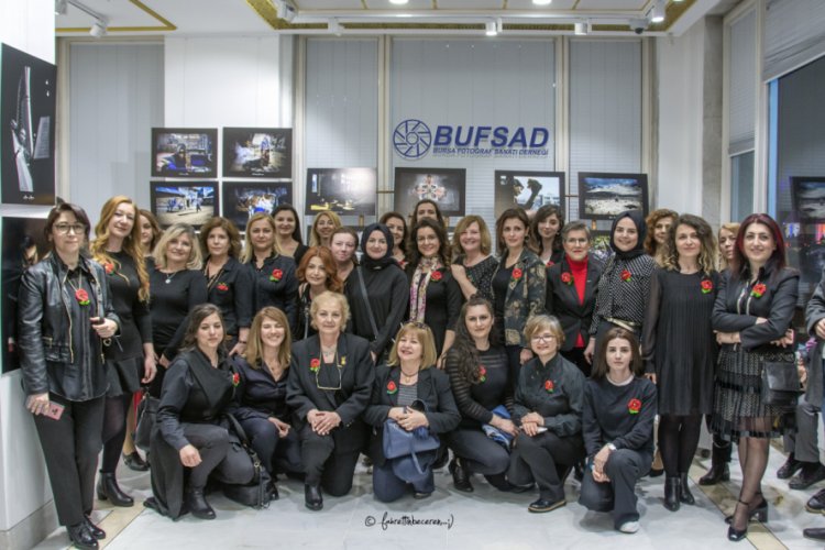 Bursa'da kadın fotoğraf&ccedil;ıların sergisi beğeni topladı
