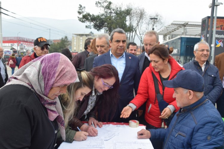 Bursa'da hastane i&ccedil;in toplanan imzalar teslim edildi