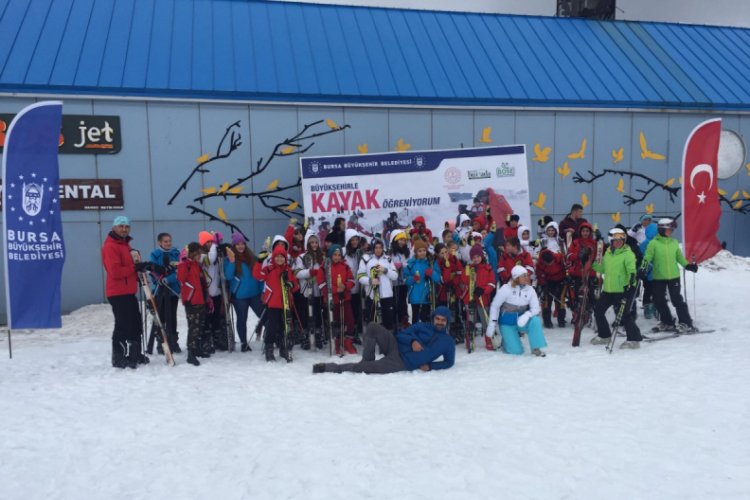 Bursa'da öğrenciler kayak öğreniyor