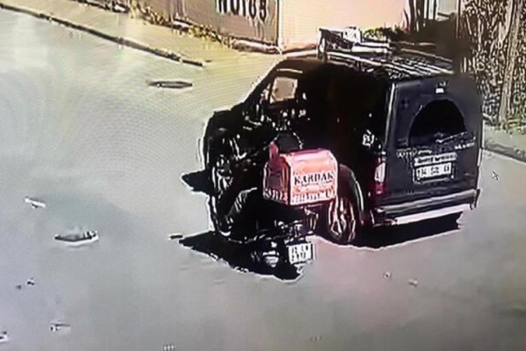 Motosikletliye &ccedil;arparak adeta cinayete teşebb&uuml;s eden s&uuml;r&uuml;c&uuml; yakalandı