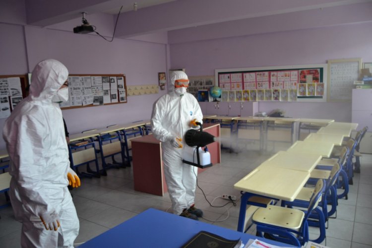 Okullar korona vir&uuml;se karşı dezenfekte ediliyor