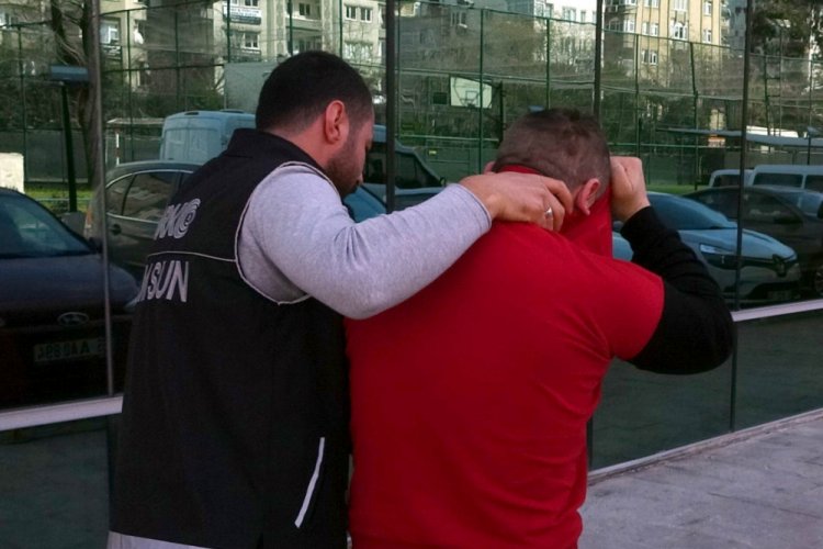 Polisten ka&ccedil;arken yanan ara&ccedil;taki uyuşturucuyla ka&ccedil;an şahıs tutuklandı
