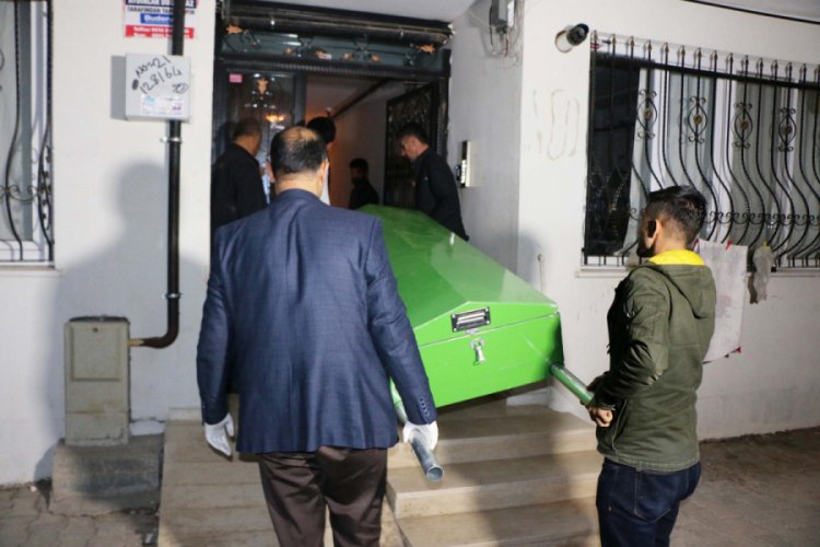 Gen&ccedil; kız, tartıştığı babasını kurşunlayarak &ouml;ld&uuml;rd&uuml;