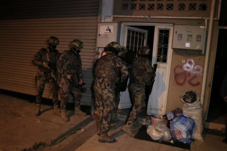 Adana'da ter&ouml;r &ouml;rg&uuml;t&uuml; DEAŞ ve El Kaide operasyonu