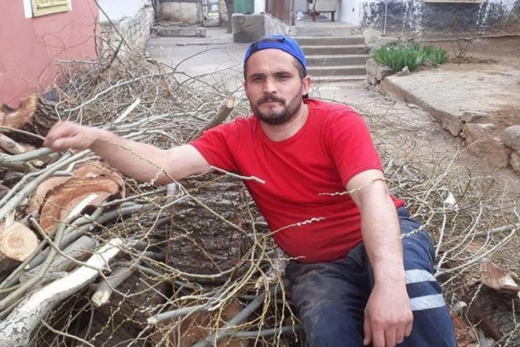 Forkliftin altında kalan iş&ccedil;i &ouml;ld&uuml;