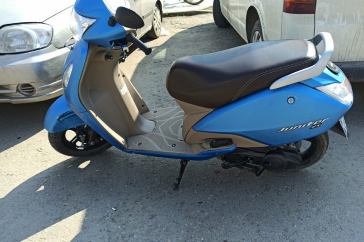 Otomobil ile motosiklet &ccedil;arpıştı