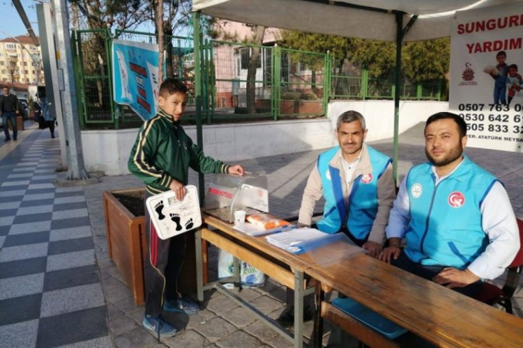 Minik Alpay bask&uuml;lden kazandığı parayı İdlib'e g&ouml;nderiyor