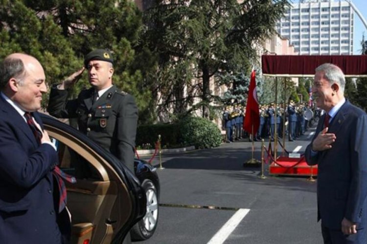 Bakan Akar, İngiliz mevkidaşıyla g&ouml;r&uuml;şt&uuml;