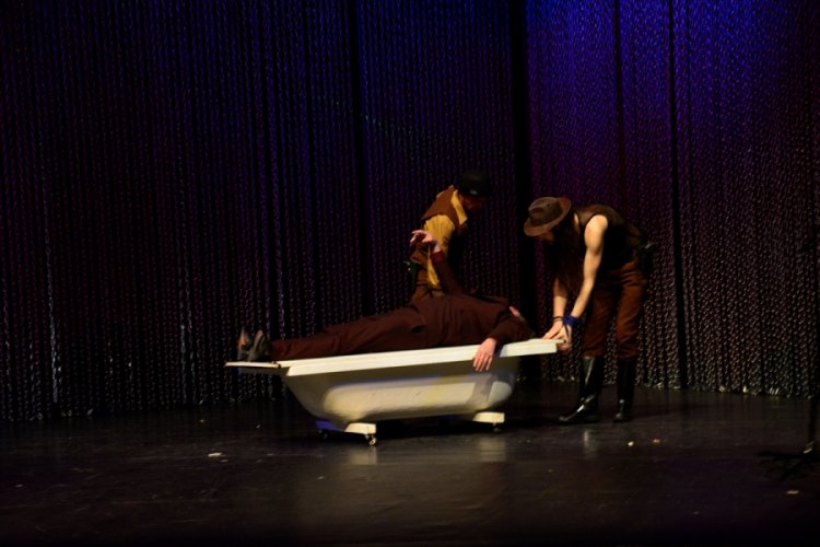 Bursa'da "Arturo Ui" adlı oyun sahnelendi