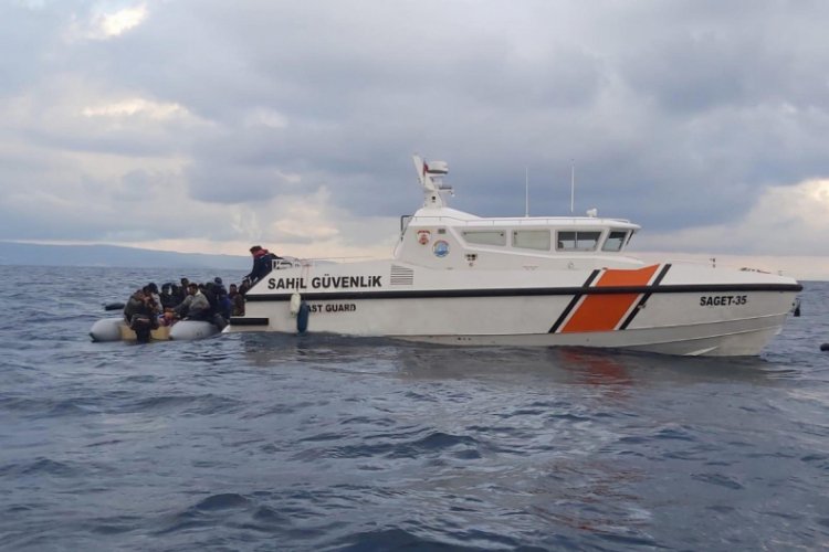 İzmir'de Yunanistan'ın ittiği 48 g&ouml;&ccedil;men kurtarıldı
