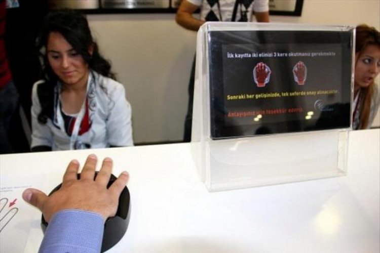 Bakan Sel&ccedil;uk duyurdu! Biyometrik Kimlik Doğrulama Sistemi askıya alındı
