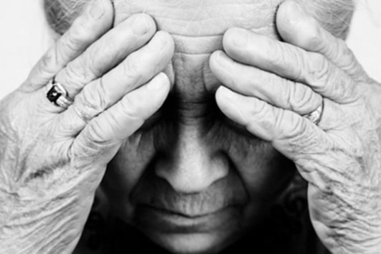 "Alzheimer bir demans t&uuml;r&uuml;d&uuml;r"